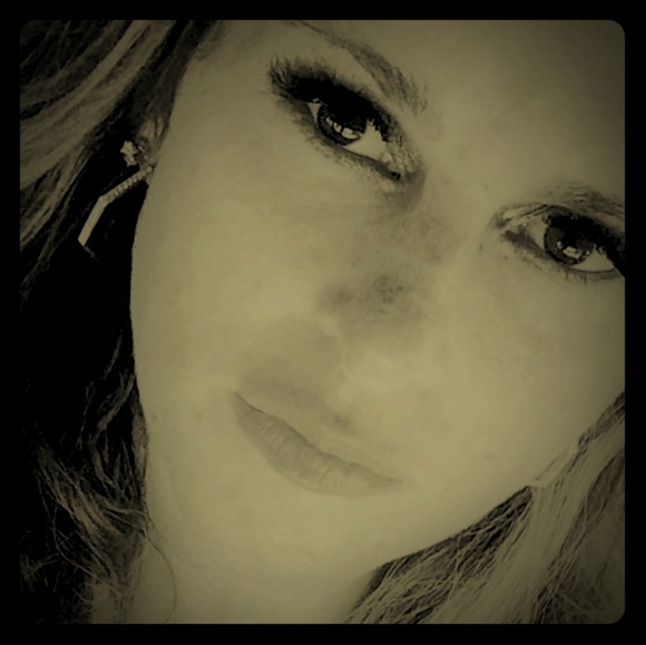 Meet your Posher, Jennifer - Picture 1 of 1